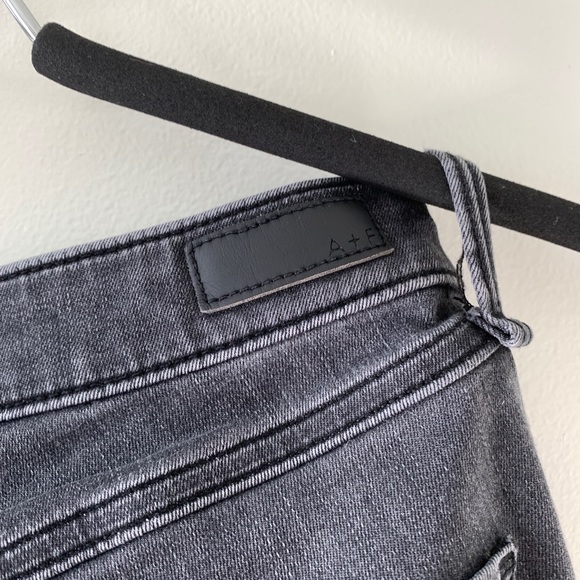 Abercrombie Signature Collection Ripped Knee Skinny Jeans (Short) - Picture 3 of 6